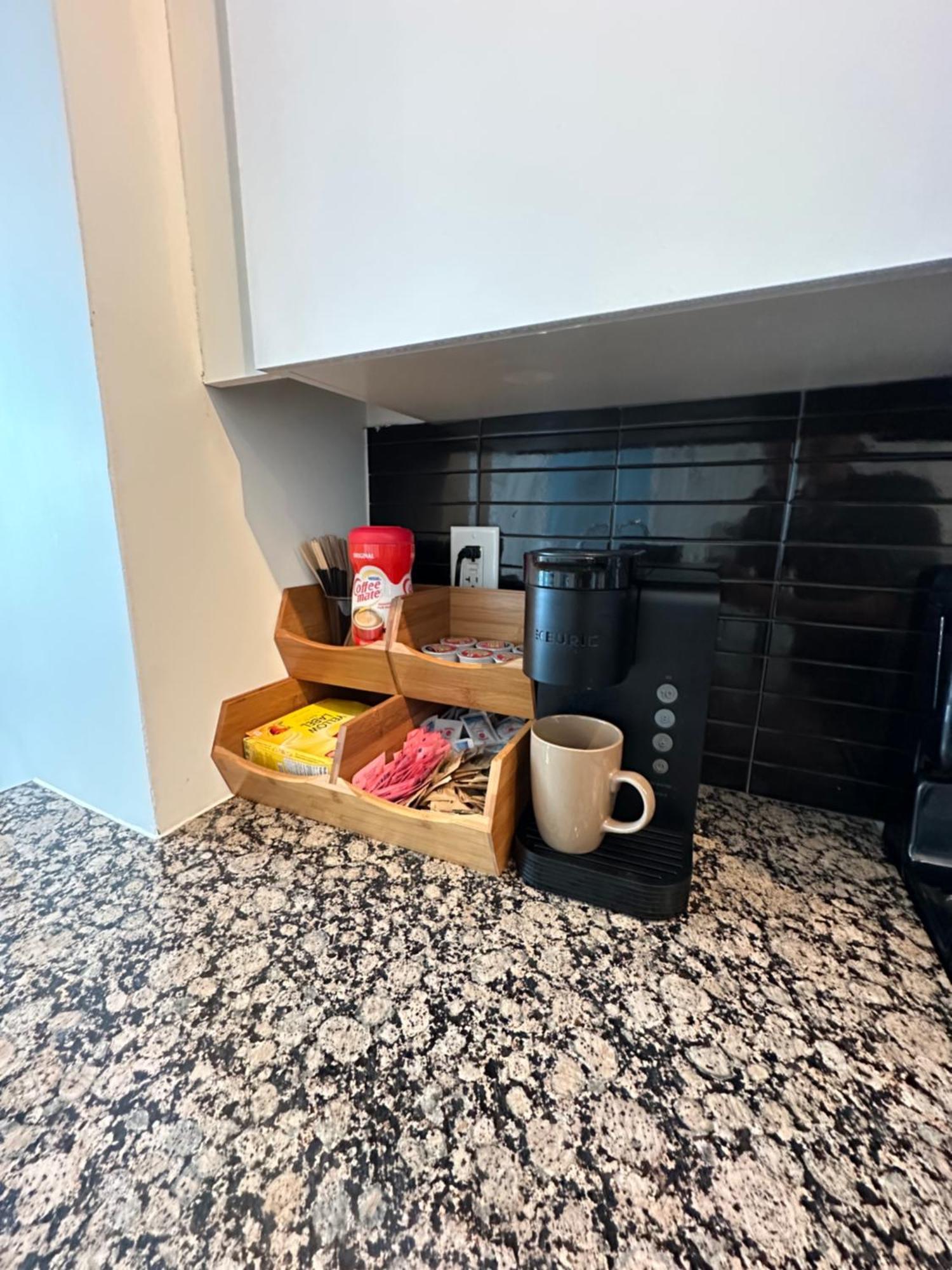Newly Updated 2Br, 2Bath & Den In Downtown Toronto Beside Union Station & Scotia Bank Arena! Exterior photo